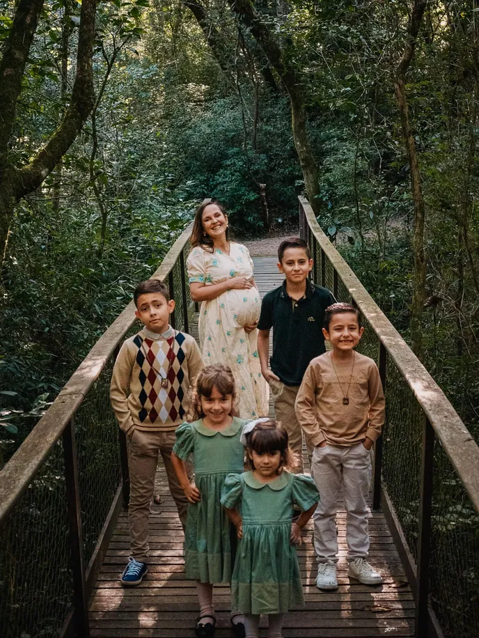 Déa com os seis filhos